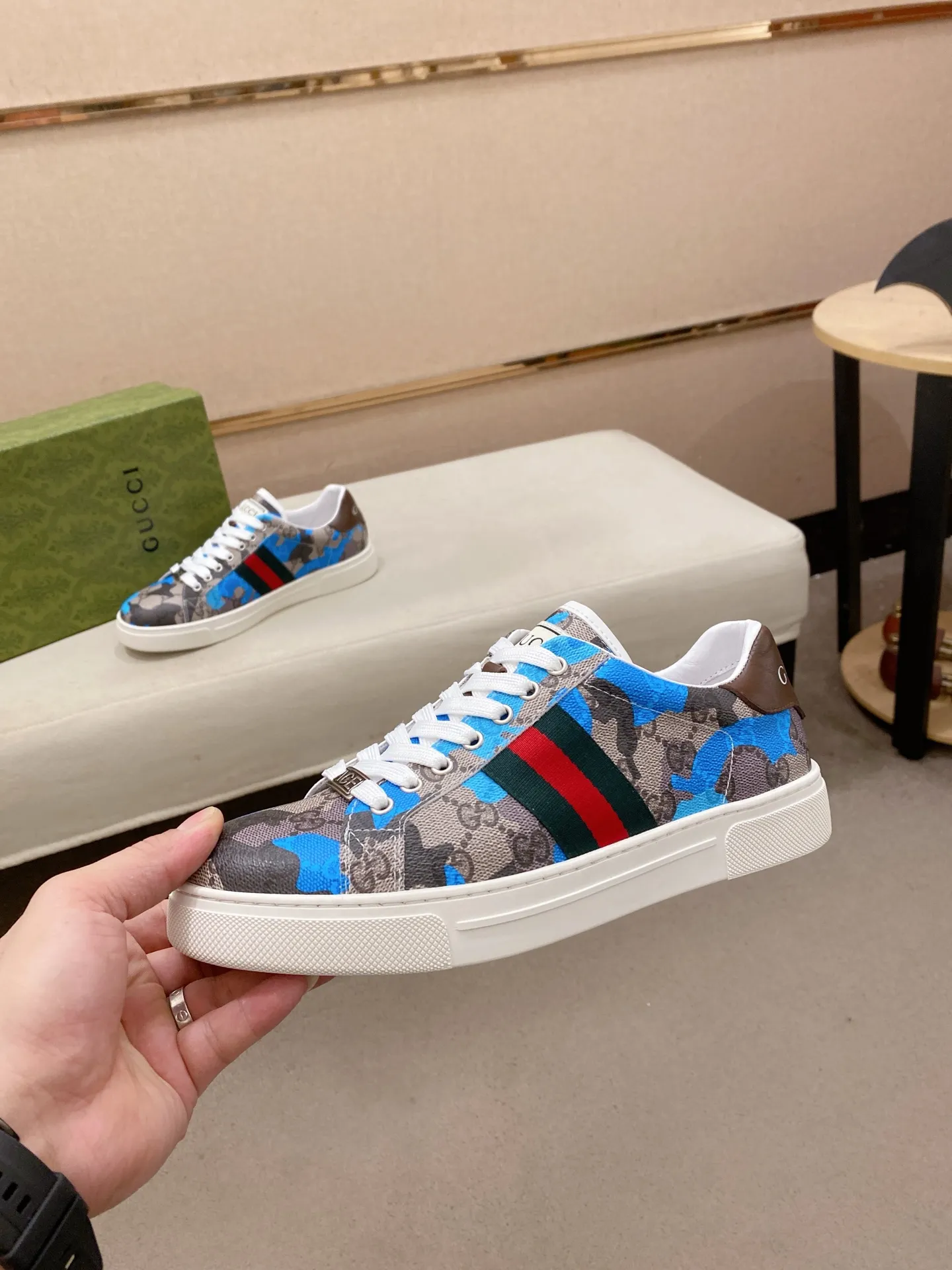 Factory price: 480💰 (GUCCI) The latest model from the official website 🎁🎁Casual and fashionable men's shoes👟, hot style 💥The version is simple and elegant, exclusive for trendy men. Unique official website latest brand elements 👑Gucci original decoration, fashionable and generous, the fabric is original cowhide ✅sheepskin lining, the official website specifies wear-resistant casual outsole, the classic model is taken in kind at the counter🎬38-44 (45 is not returned or exchanged)